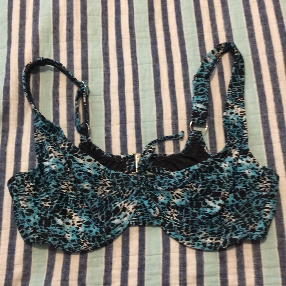 NWOT Cute bikini top